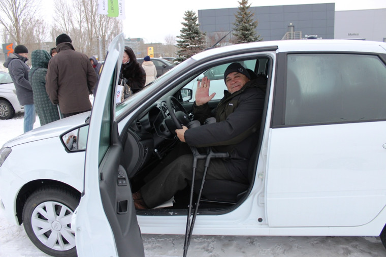 Новые автомобили Lada Granta получили десять жителей Ульяновской области, которые ранее пострадали на производстве .
