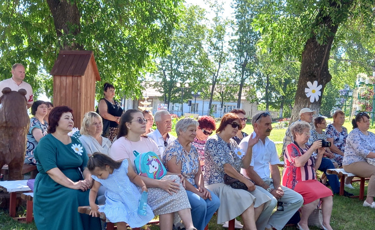 В парке Культуры и отдыха прошла праздничная программа «Венец всех ценностей – семья!».